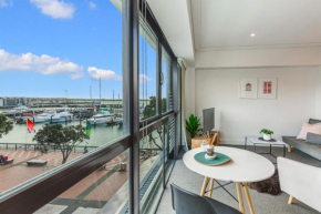 Viaduct Pier Views from 2BR Apt, Auckland